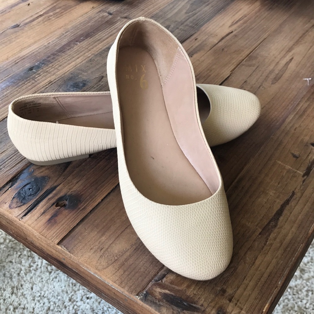 Size 8.5 mix no. 6 flats